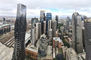 Melbourne CBD Southern Cross Collins St Skyline View Balcony